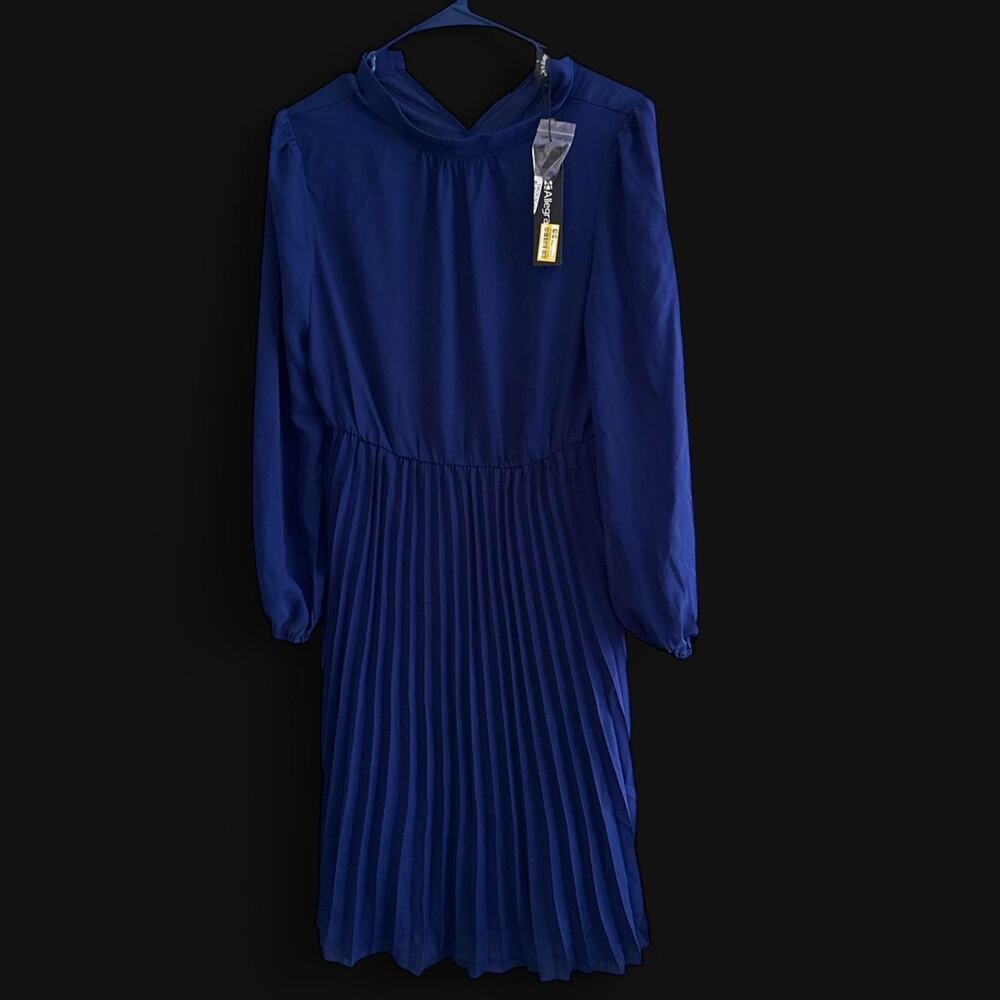 Blue pleated midi dress with